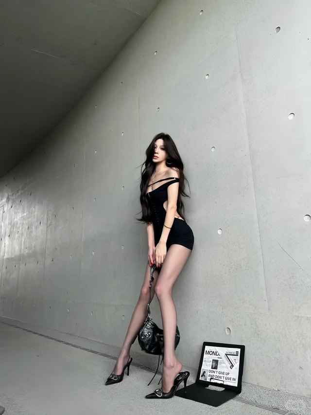 清水混凝土 · 黑色不对称短裙
