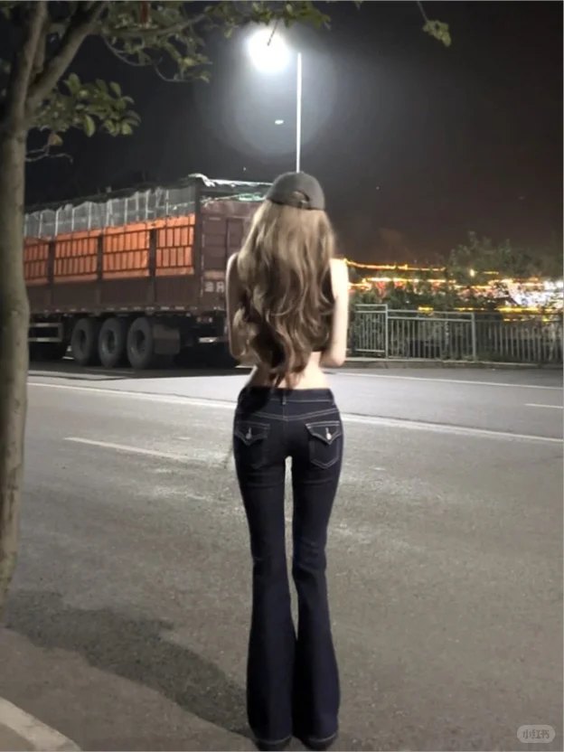 夜路卡车 · 喇叭牛仔背影