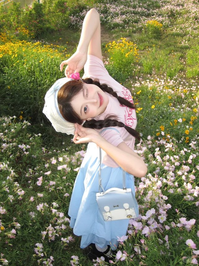 野花丛 · 蓝裙 + 头巾