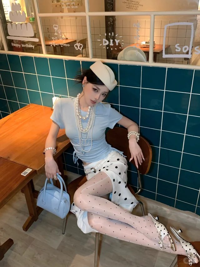 蓝绿瓷砖店 · 波点袜