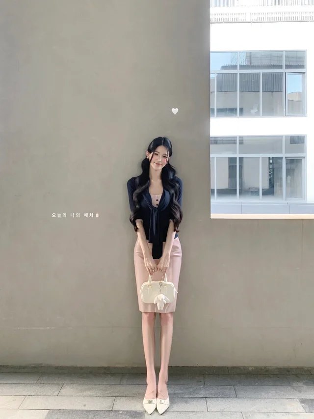 米色墙 · 全身小人物
