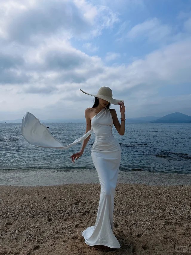 海边阴天 · 白色鱼尾长裙