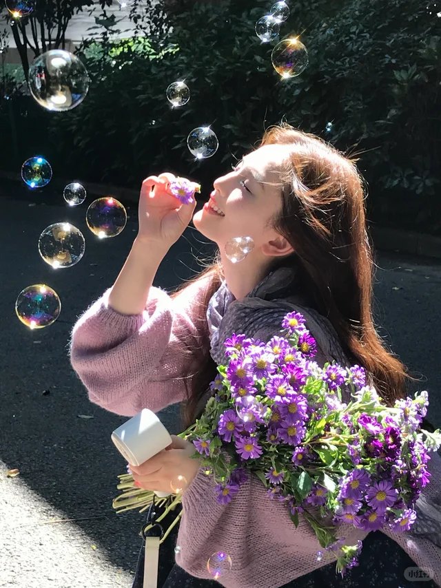 逆光 + 泡泡 + 花：三件柔化道具叠在一起