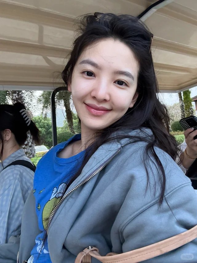 日常抓拍级的自然笑（本节的目标状态）